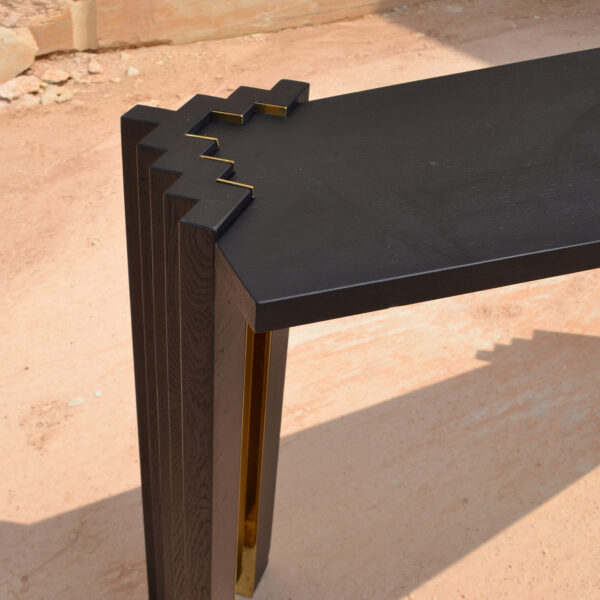 Console in Black and Gold